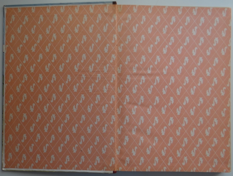 Pages de garde tête-bêche.